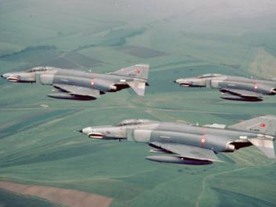 Πτήση τουρκικών F-4 Φάντομ πάνω από το Φαρμακονήσι