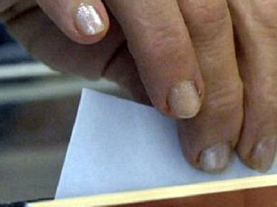 Κλείνει η ”ψαλίδα”, μπροστά το ΠΑΣΟΚ