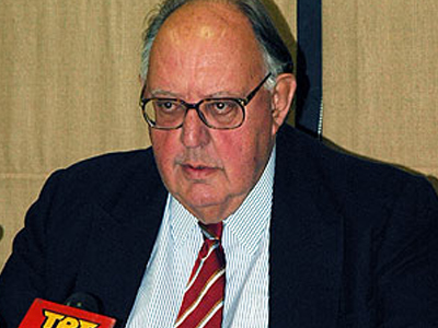 Γκαζάκια στο γραφείο του Πάγκαλου και στο σπίτι της κόρης του