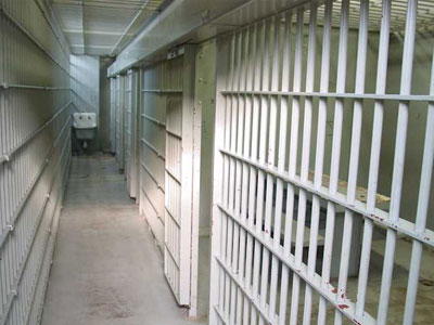 Συνέλαβαν γιατρό μετά από καταγγελία κρατούμενου