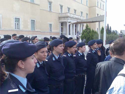 Η αθυρόστομη αρχιφύλακας