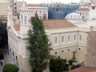 Επεισόδια έξω από τη Μητρόπολη Αθηνών