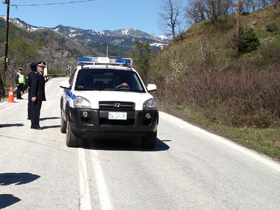 Πετούσαν χασίς έξω από το αυτοκίνητο