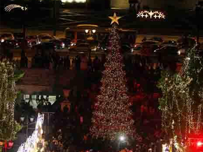 Σήμερα ανάβει και πάλι το χριστουγεννιάτικο δέντρο στο Σύνταγμα