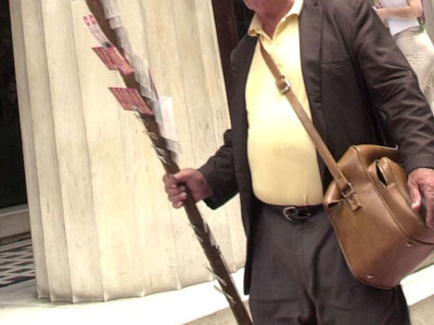 Χτύπησαν λαχειοπώλη για να του πάρουν τα λαχεία