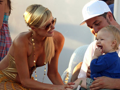 Πάρις Χίλτον: «Εγώ πότε θα γίνω μάνα;»