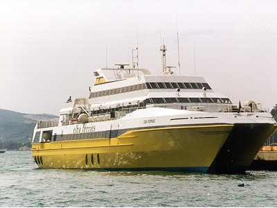 Πλοίο με 218 επιβάτες προσέκρουσε σε προβλήτα