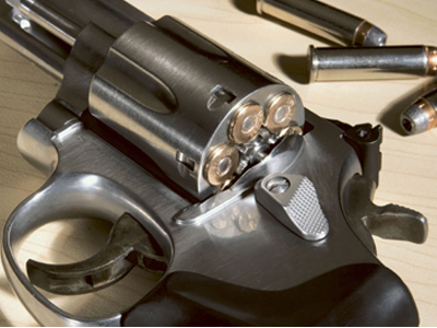 Όπλα βρέθηκαν σε θάμνους στο Περιστέρι