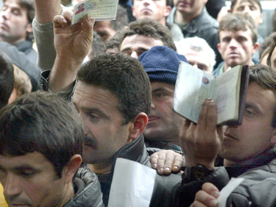 Μικροεπεισόδια έξω από τη Διεύθυνση Αλλοδαπών