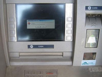 «Άνοιξαν» ΑΤΜ τράπεζας στην Αρχαία Κόρινθο