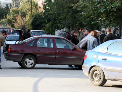 Νεκρή γυναίκα σε κλειδωμένο αυτοκίνητο