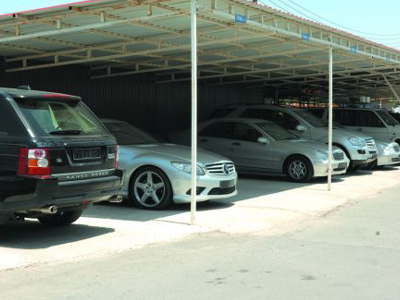 Έκλεβαν αυτοκίνητα και τα πουλούσαν