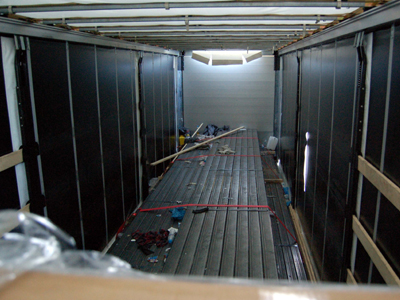 Τους έκρυψαν σε νταλίκα με μπισκότα