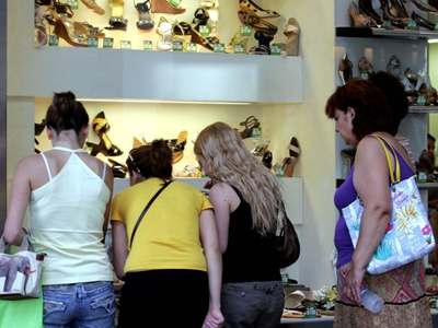 «Βούτηξε στο κενό» ο τζίρος του λιανικού εμπορίου