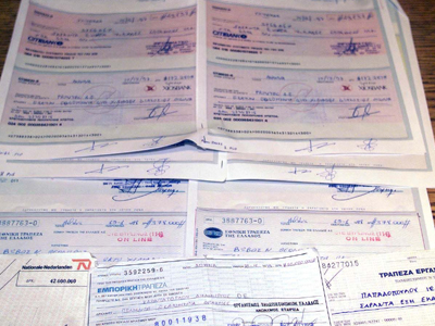 Πλήρωσε ιδιοκτήτη καταστήματος με ψεύτικη επιταγή