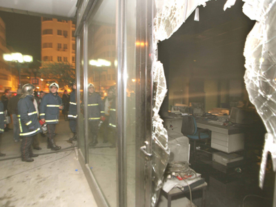 Κινδύνευσαν άνθρωποι από επίθεση κουκουλοφόρων