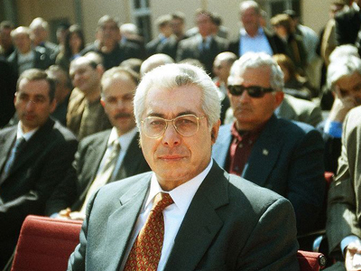 Διχάζει τη ΝΔ η κυβερνητική κάλυψη σε Παυλίδη