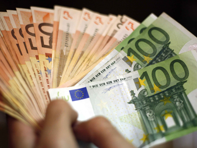 Μικρή υποχώρηση του πληθωρισμού στην ευρωζώνη