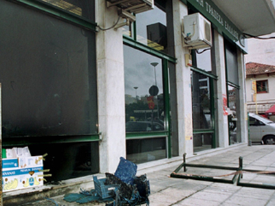 Μπαράζ εμπρηστικών επιθέσεων στη Θεσσαλονίκη