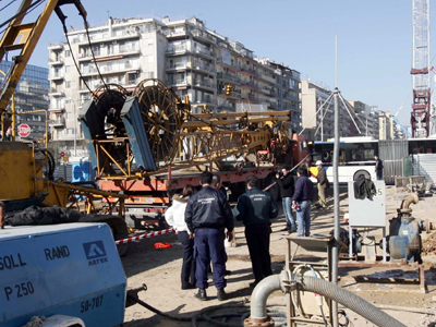 Πορεία για τον εργάτη που καταπλακώθηκε από γερανό