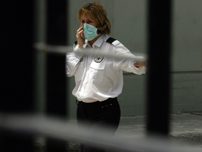 Τρία ακόμη κρούσματα της νέας γρίπης