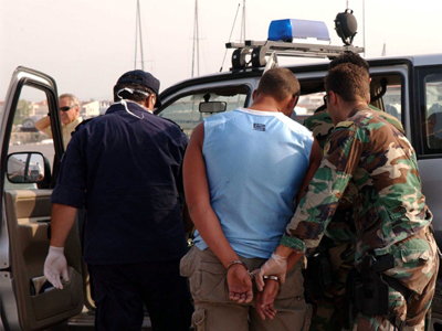 Ανήλικος έκρυβε λαθρομετανάστες στο αυτοκίνητό του