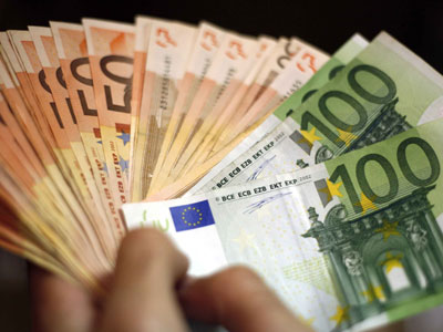 Στη δύνη της κρίσης και ο τομέας των υπηρεσιών