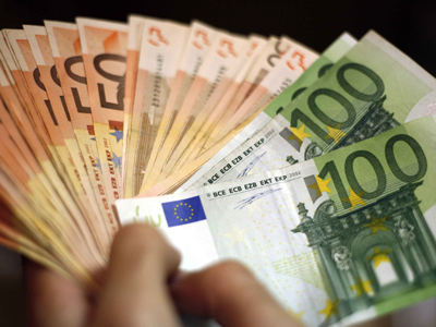 Μαζί με το τζίρο της αγοράς βουλιάζουν και τα κρατικά έσοδα