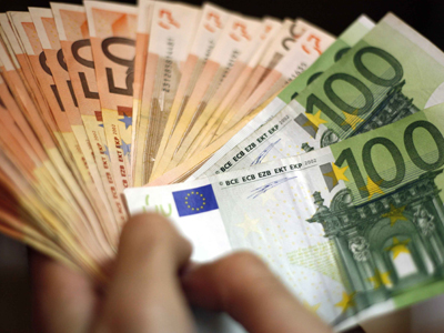 «Βαριά» φορολογία για τους πλουσίους φέρνει το πρόγραμμα σταθερότητας