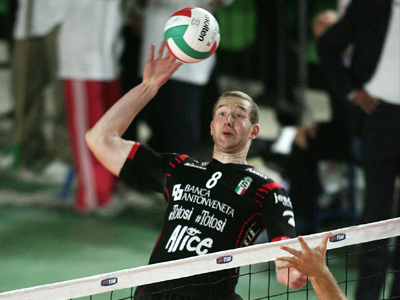 Ανακοίνωσε τρεις διεθνείς παίκτες ο Ηρακλής