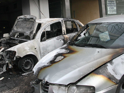 Μολότοφ σε κτίριο και τζιπ της ΕΛ.ΑΣ.