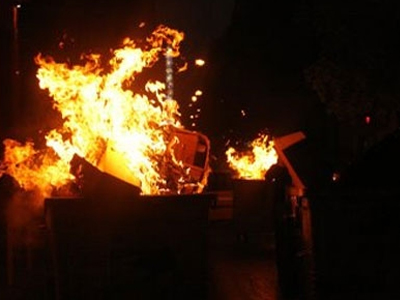 Φωτιές σε κάδους στο κέντρο της Αθήνας