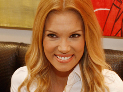 Ας της πάρει κάποιος το μικρόφωνο