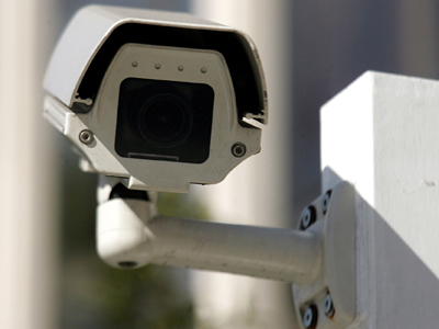 Νεαροί έσπασαν κάμερα της τροχαίας στη Θεσσαλονίκη