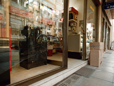 Διαρρήκτης «χτυπούσε» καταστήματα στο Κιάτο