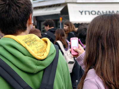 Συνελήφθη μέλος συμμορίας ανηλίκων που έκλεβε κινητά