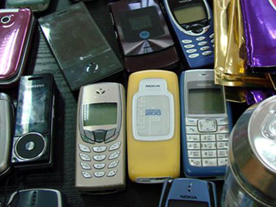 Αντιδράσεις για τους φόρους στα κινητά τηλέφωνα