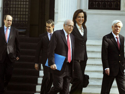 Νέοι φόροι και μηδαμινές αυξήσεις