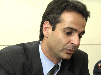 Προκήρυξη για την επίθεση με γκαζάκια στο γραφείο του Κ. Μητσοτάκη