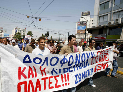 «Νεκρώνουν» τα λιμάνια από την απεργία των λιμενεργατών