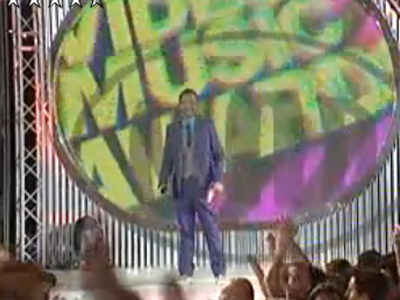 Τραυματισμοί από βεγγαλικό στα βραβεία MAD