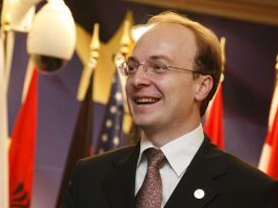 Σκόπια: Η πρόσκληση για το ΝΑΤΟ ”κολλάει” στο όνομα…