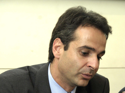 Κατά μάνα κατά κύρη