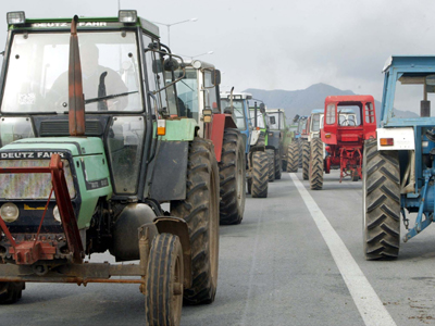 Οι αγρότες επιστρέφουν με μπλόκα στις εθνικές οδούς