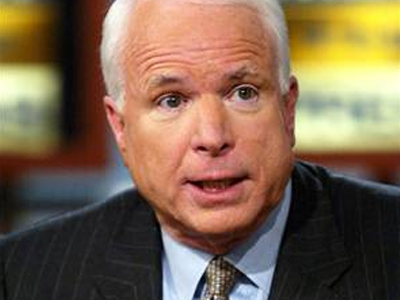 “Φρένο” στην προεκλογική του εκστρατεία βάζει ο Μακέιν