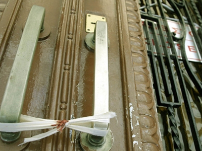 Έφοδος σε στριπτιζάδικο και οίκους ανοχής