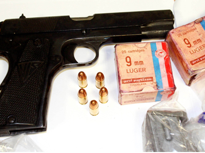 Συνελήφθη τσιγγάνος για παράνομη κατοχή όπλων