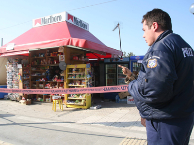 Πυροβόλησαν περιπτερά και τον λήστεψαν