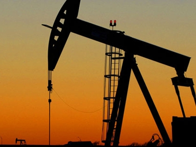 Κατρακύλησε το πετρέλαιο, σε υψηλά δύο μηνών ο χρυσός