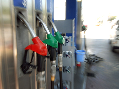 Πανάκριβη παραμένει η βενζίνη στις τουριστικές περιοχές